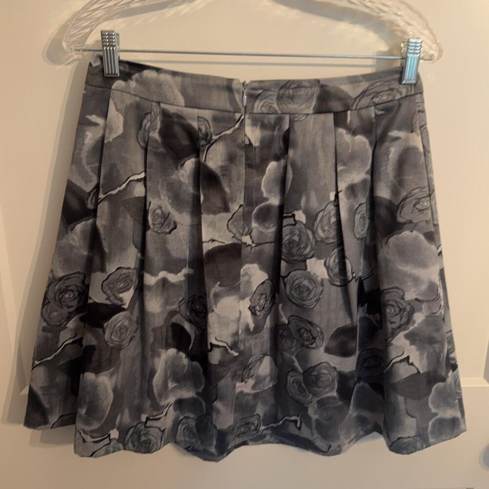 Intuitions Skirt Sz 2 Gray Floral Pleated A Line Satin Lined Knee Length Office